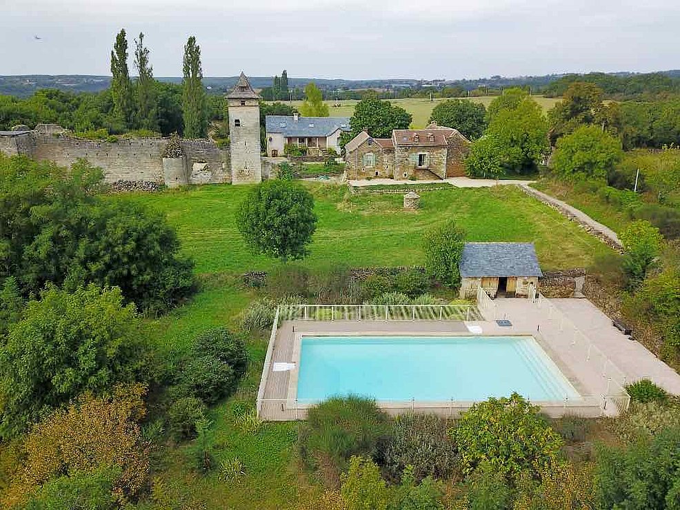 Pervinquière la piscine des gîtes